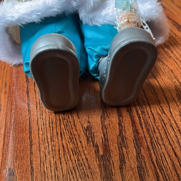 Windy Hill African American  Aquamarine Seashell Santa - Picture 8 of 10